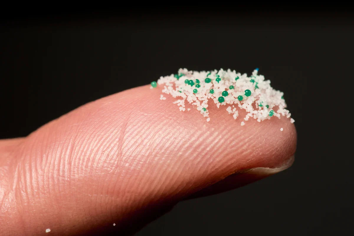 Mikroplast på kjøkkenet: derfor spiller materialvalg en ekstra stor rolle etter fylte 50